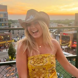 Meet your Posher, Olivia